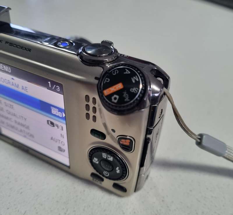 FujiFilm FinePix digital camera F500 EXR 16 m/pixel, MASSIVE 15 x optical zoom, Full HD video.