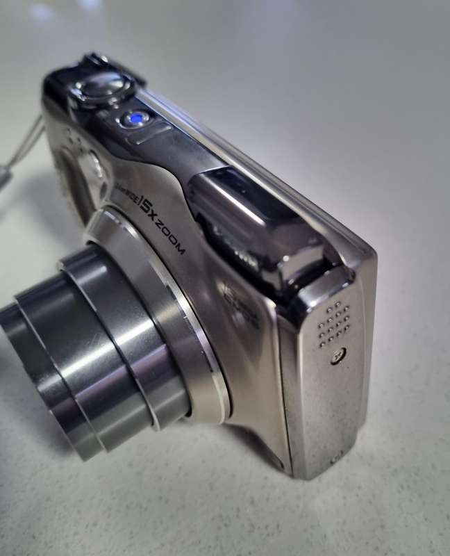 FujiFilm FinePix digital camera F500 EXR 16 m/pixel, MASSIVE 15 x optical zoom, Full HD video.