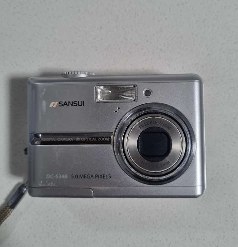 Sansui digital camera.  (5 m/pixel, 3 x optical zoom)