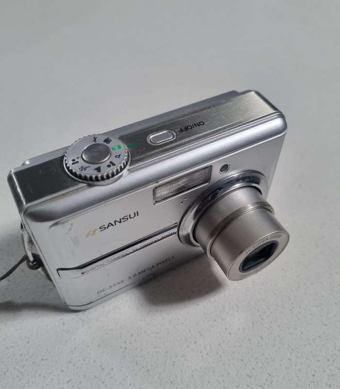 Sansui digital camera.  (5 m/pixel, 3 x optical zoom)