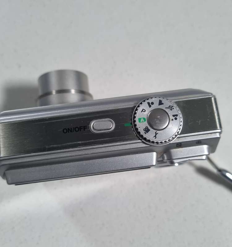 Sansui digital camera.  (5 m/pixel, 3 x optical zoom)