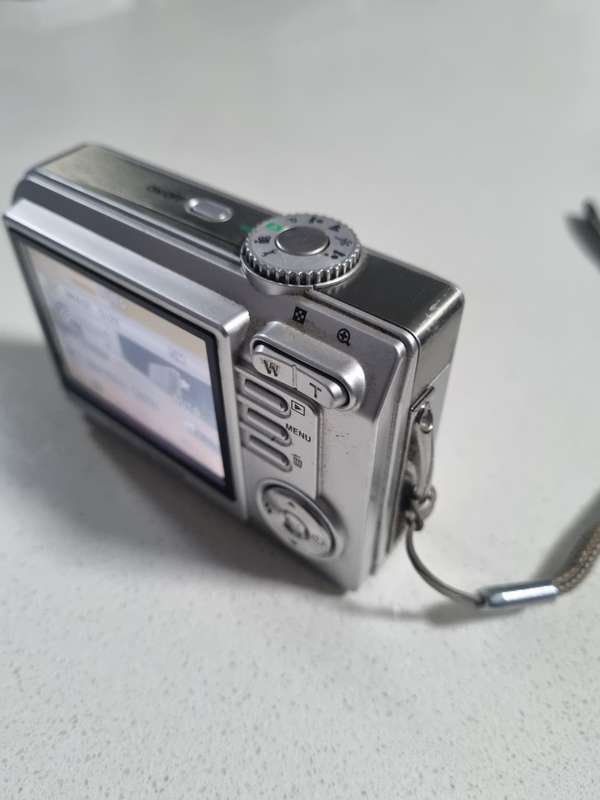 Sansui digital camera.  (5 m/pixel, 3 x optical zoom)