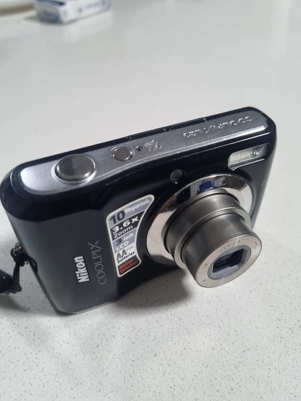 Nikon CoolPix digital camera L20  (10 m/pixel, 3.6 optical zoom)