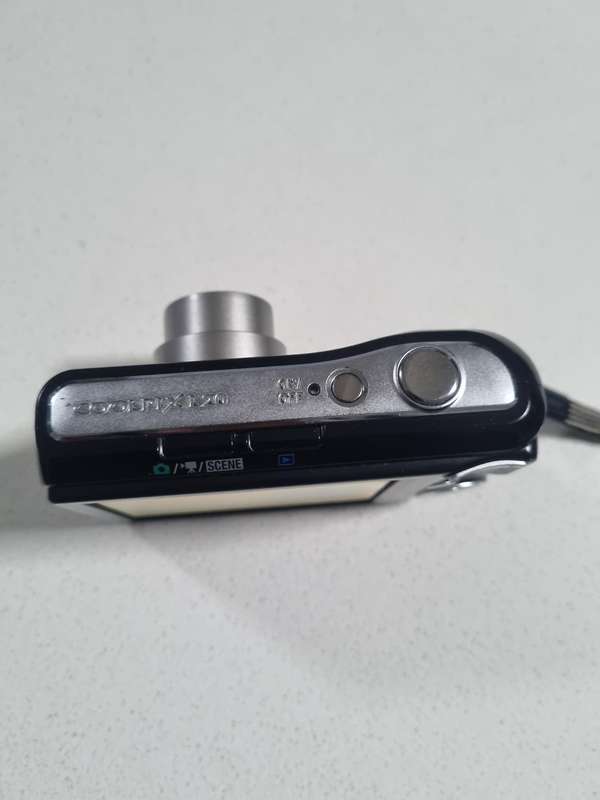 Nikon CoolPix digital camera L20  (10 m/pixel, 3.6 optical zoom)