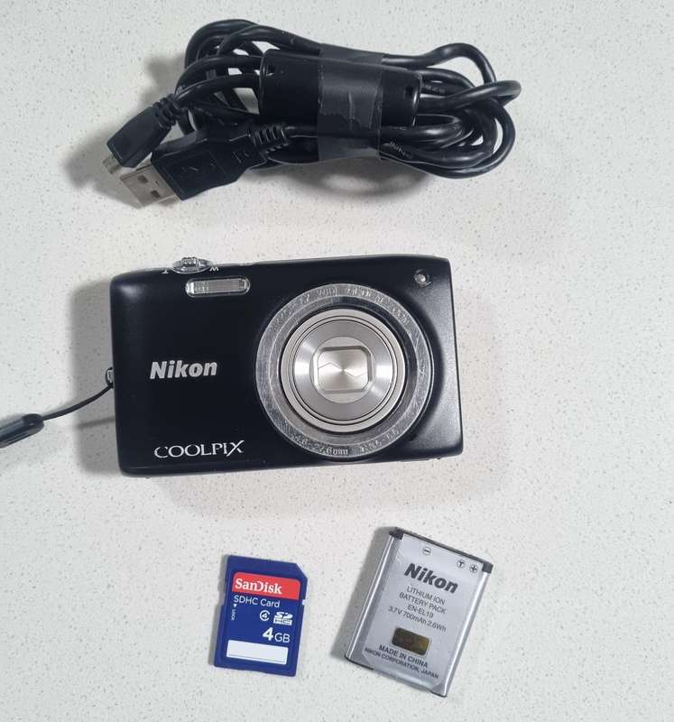 Nikon CoolPix digital camera S2700  (16 m/pixel, 6 x optical zoom)