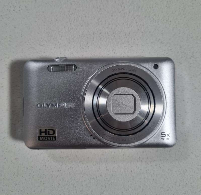 Olympus digital camera VG-160  (14 m/pixel, 5 x optical zoom) In VERY good condition