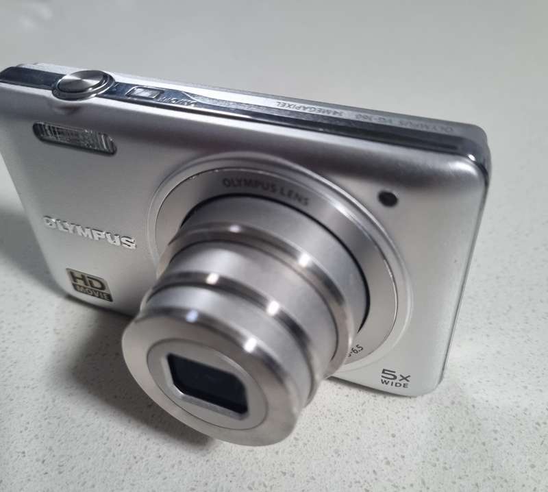 Olympus digital camera VG-160  (14 m/pixel, 5 x optical zoom) In VERY good condition
