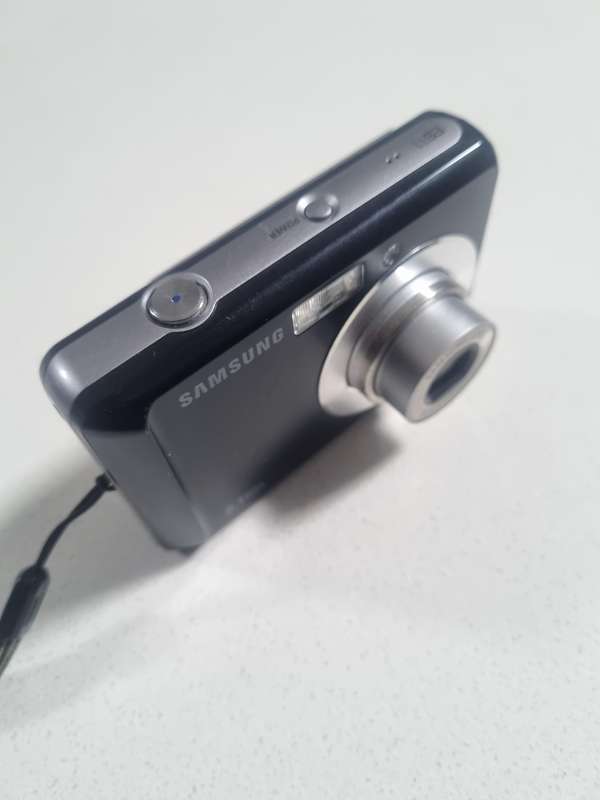 Samsung digital camera ES11  (8.1 m/pixel, 3 x optical zoom)