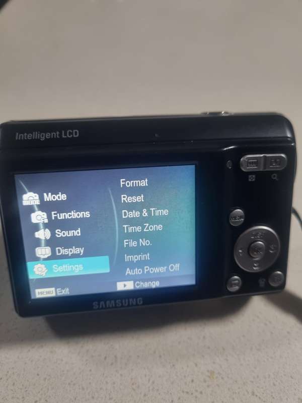 Samsung digital camera ES11  (8.1 m/pixel, 3 x optical zoom)