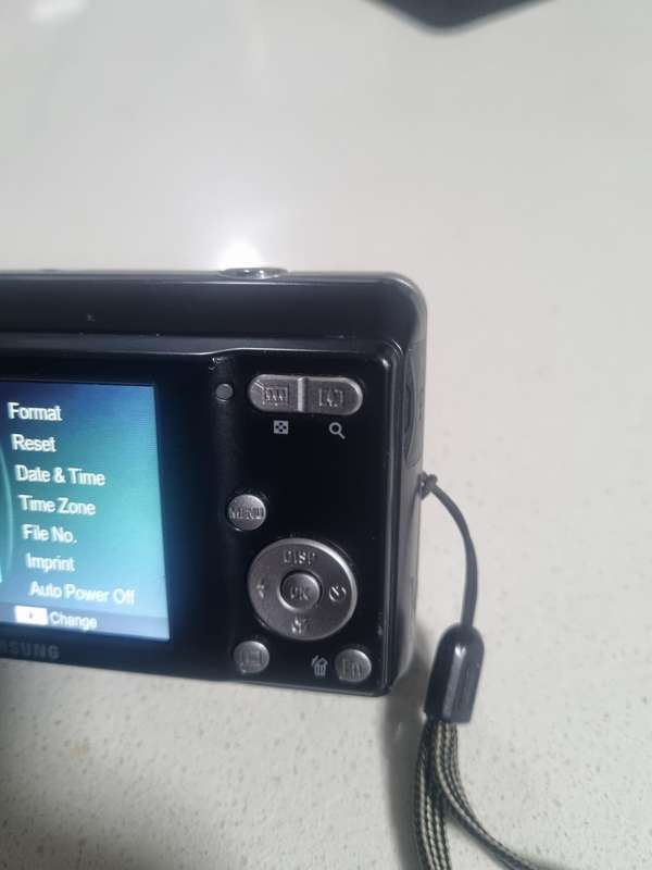 Samsung digital camera ES11  (8.1 m/pixel, 3 x optical zoom)