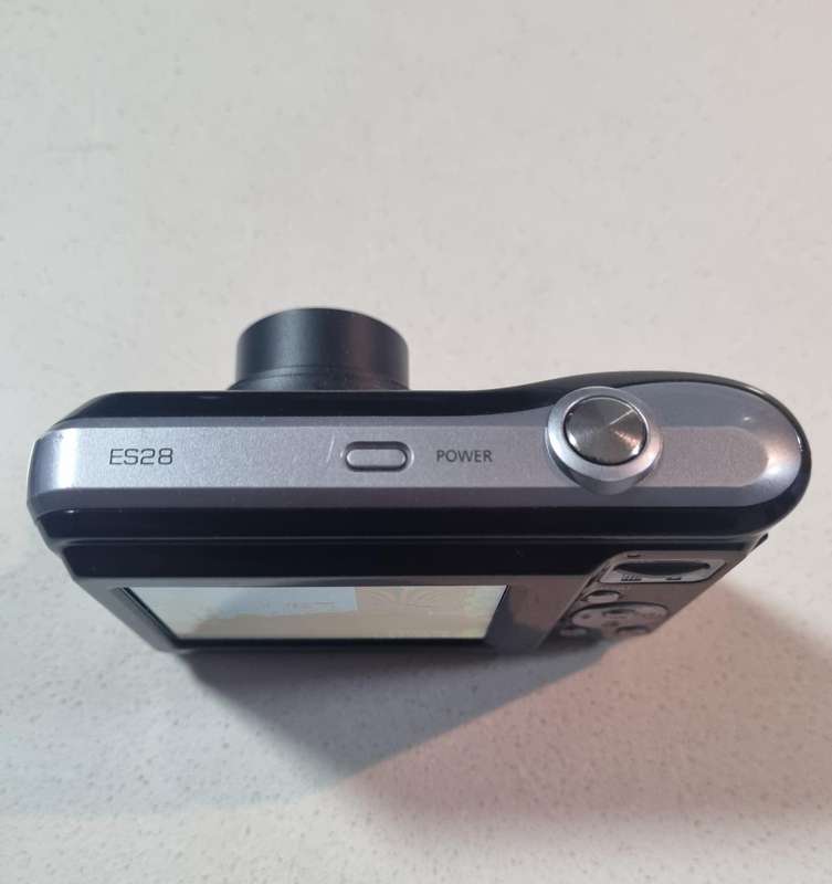 Samsung digital camera ES28  (12.2 m/pixel, 5 x optical zoom)