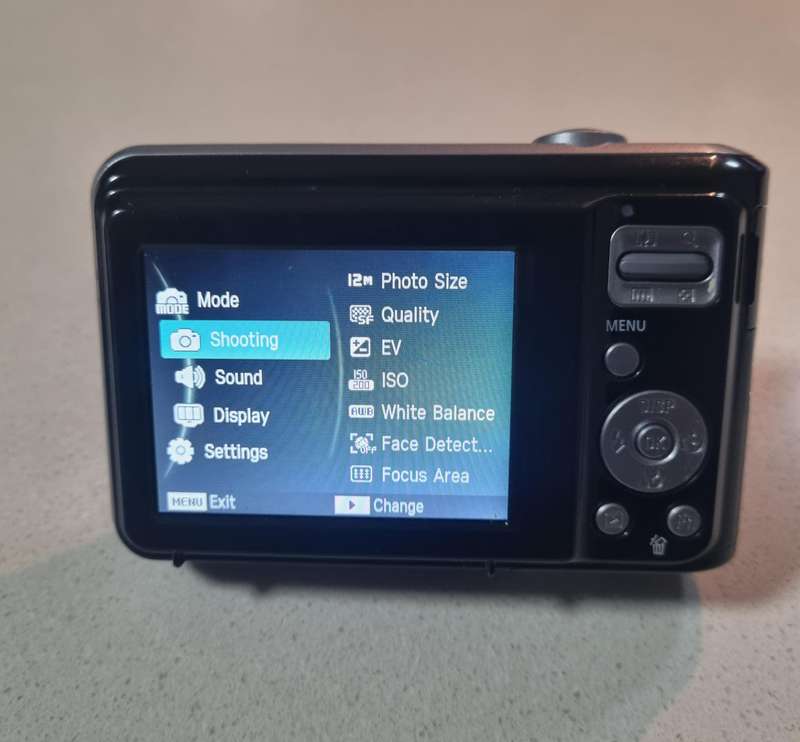 Samsung digital camera ES28  (12.2 m/pixel, 5 x optical zoom)