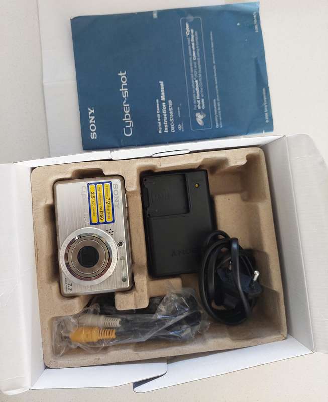 Sony Cybershot digital camera DSC-S750  (7.2 m/pixel, 3 x optical zoom) In EXCELLENT condition