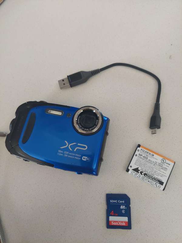 FujiFilm FinePix digital camera XP70 (16 m/pixel, 5 x optical zoom, wifi etc)