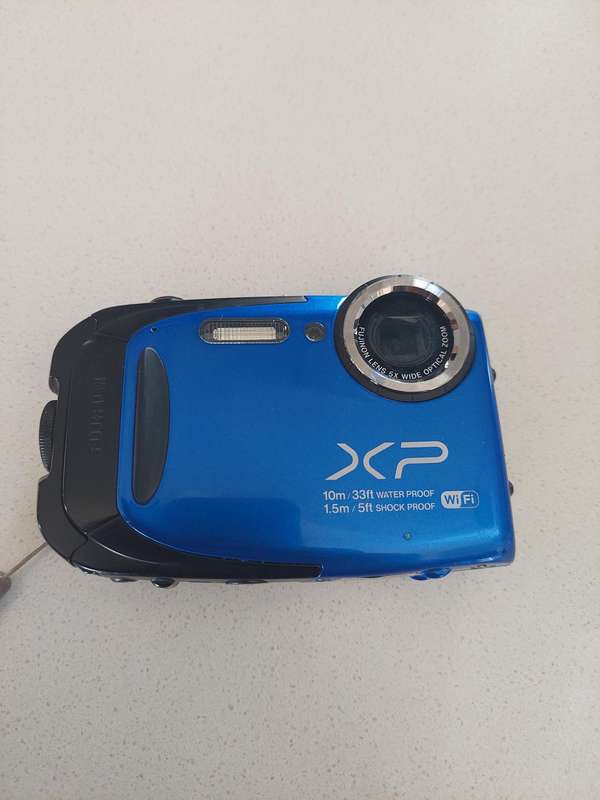 FujiFilm FinePix digital camera XP70 (16 m/pixel, 5 x optical zoom, wifi etc)