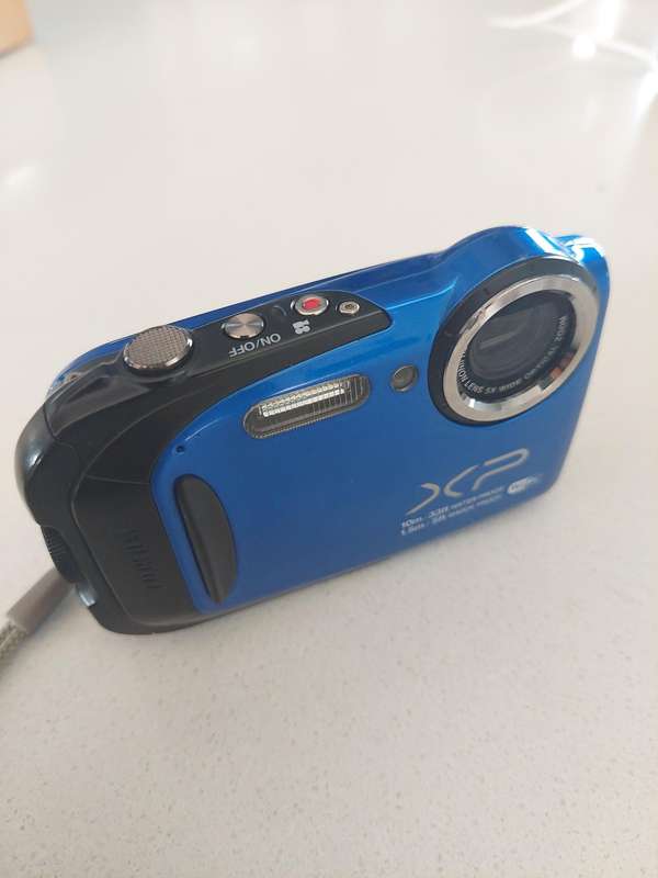 FujiFilm FinePix digital camera XP70 (16 m/pixel, 5 x optical zoom, wifi etc)