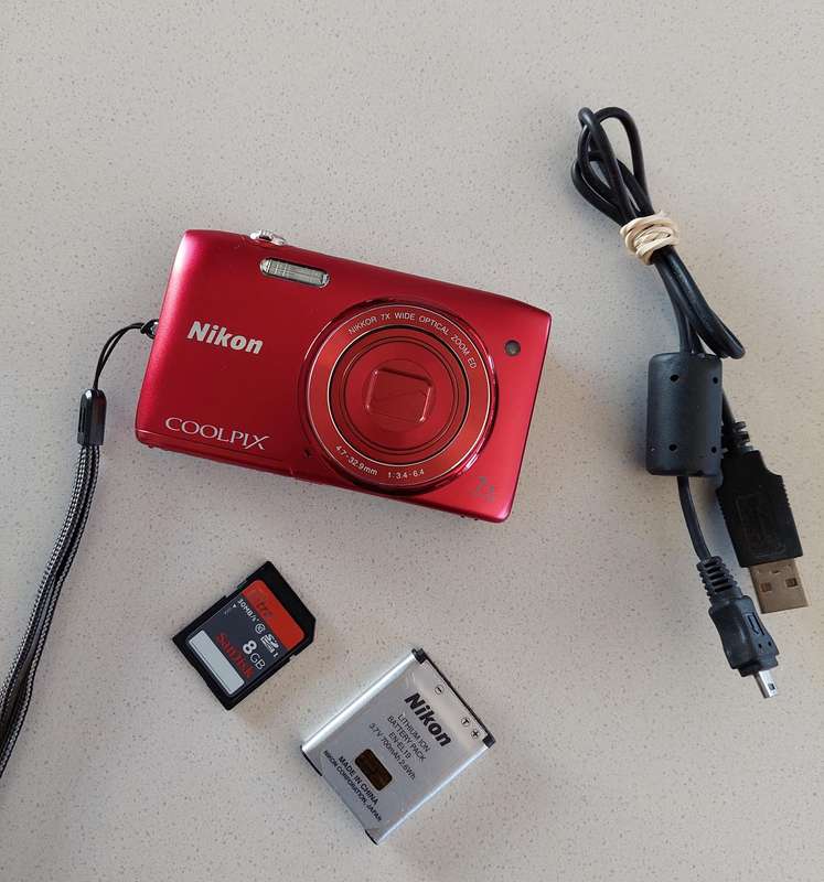 Nikon CoolPix digital camera S3400 (20.1 m/pixel, 7 x optical zoom) In PRESTINE condition