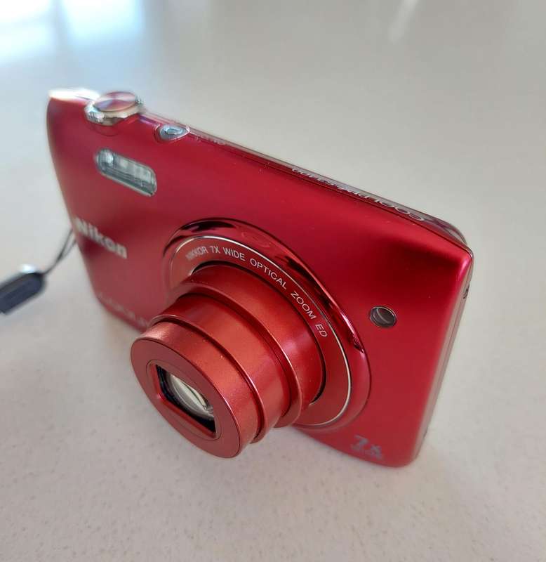 Nikon CoolPix digital camera S3400 (20.1 m/pixel, 7 x optical zoom) In PRESTINE condition