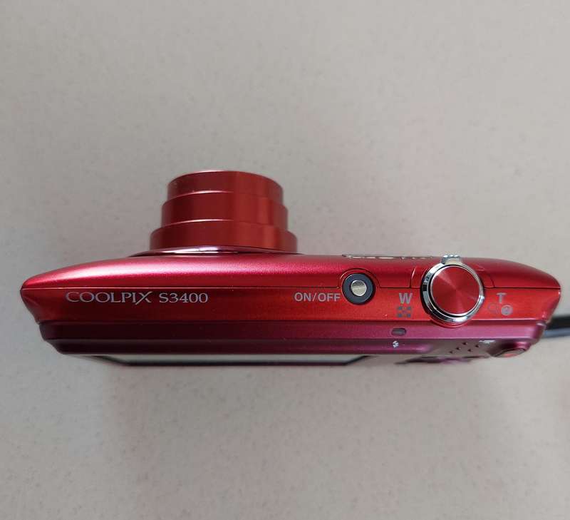 Nikon CoolPix digital camera S3400 (20.1 m/pixel, 7 x optical zoom) In PRESTINE condition