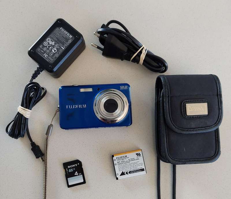 FujiFilm FinePix digital camera J30 (12.2 m/pixel, 3 x optical zoom) In EXCELLENT condition