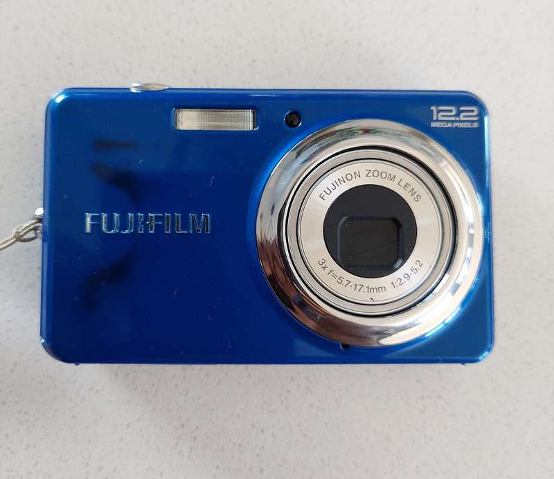 FujiFilm FinePix digital camera J30 (12.2 m/pixel, 3 x optical zoom) In EXCELLENT condition