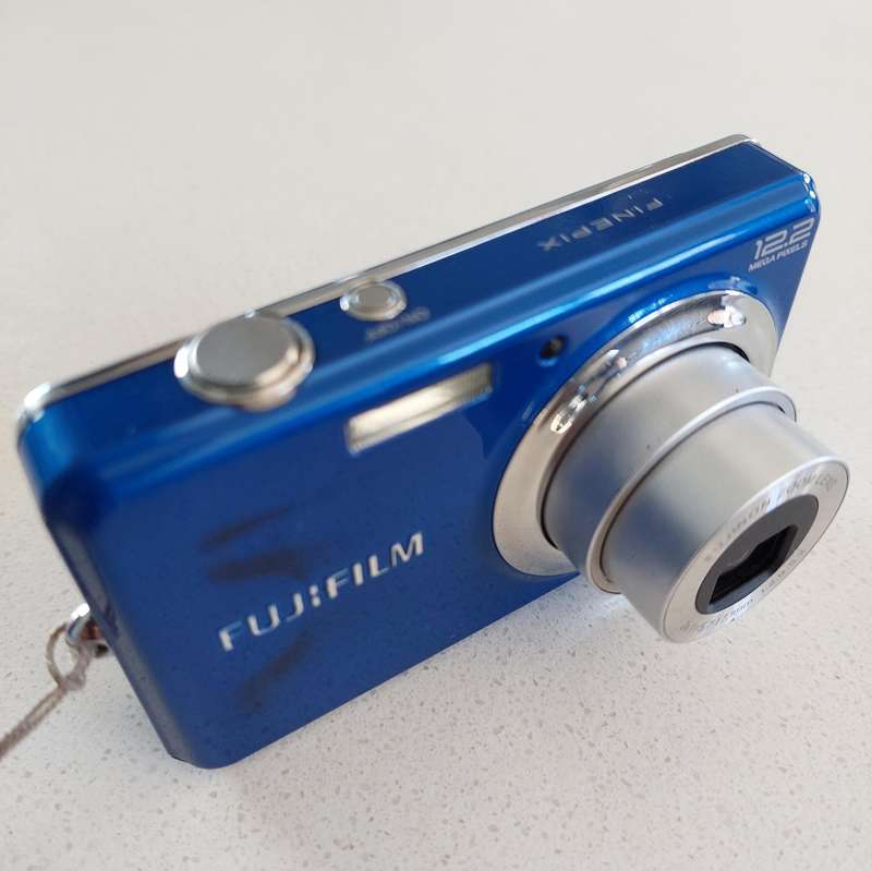 FujiFilm FinePix digital camera J30 (12.2 m/pixel, 3 x optical zoom) In EXCELLENT condition