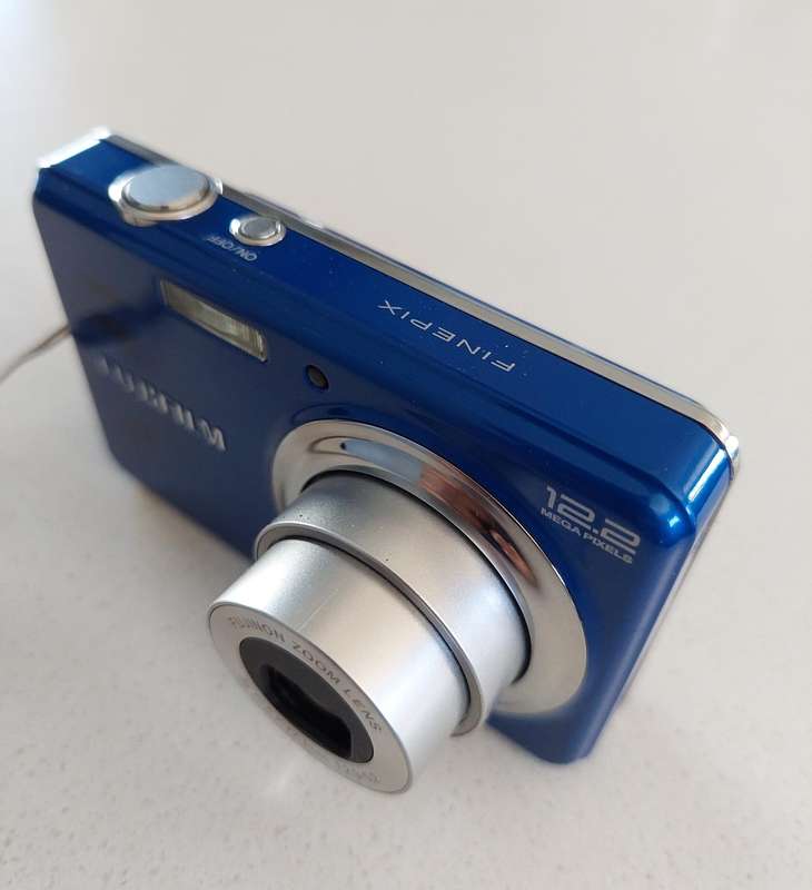 FujiFilm FinePix digital camera J30 (12.2 m/pixel, 3 x optical zoom) In EXCELLENT condition
