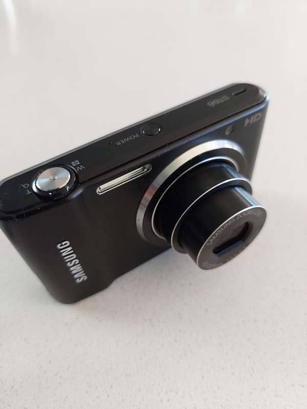 Samsung digital camera ST66  16.1 m/pixel, 5 x optical zoom, HD video recording.