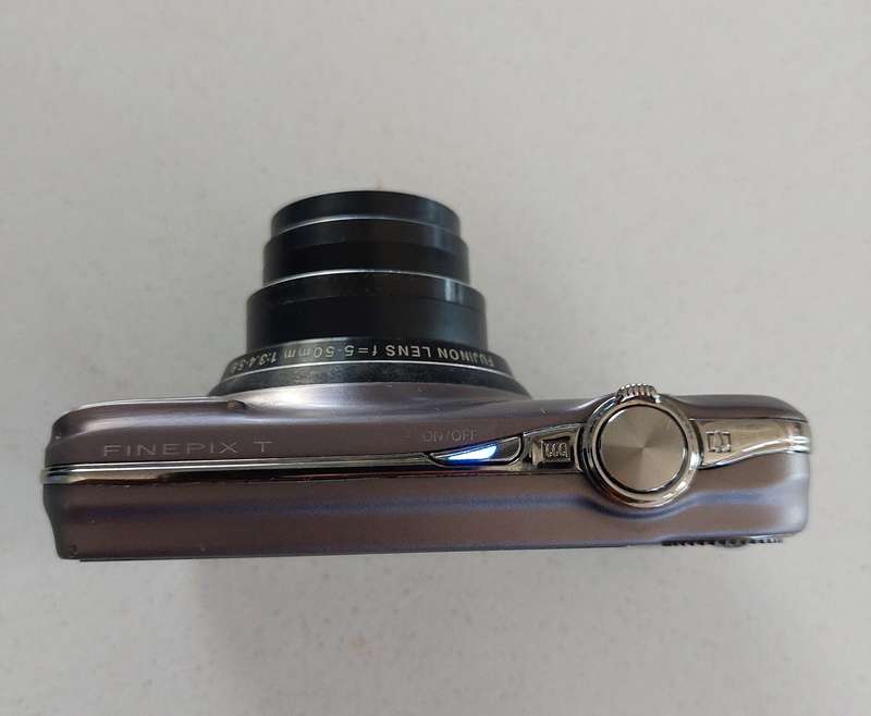 FujiFilm FinePix digital camera T300 (14 m/pixel, a massive 10 x optical zoom)