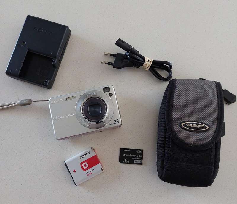 Sony Cybershot digital camera DSC-W120 (7.2 m/pixel, 4 x optical zoom) In EXCELLENT condition