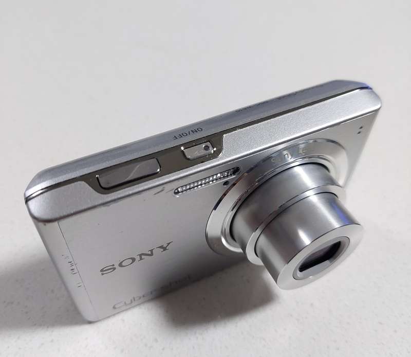 Sony Cybershot digital DSC-W610 14.1 m/pixel, 4 x optical zoom, video recording, panoramic sweep etc