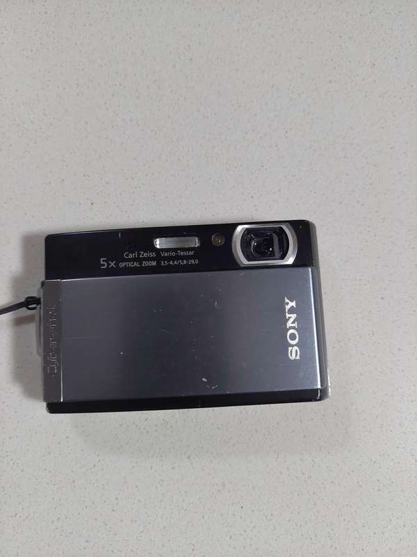 Sony Cybershot digital camera DS C-T300  (Touch Screen, 10.1 m/pixel, 5 x optical zoom)