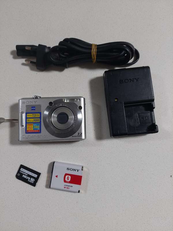 Sony Cybershot digital camera DSC-W35  (7.2 m/pixel, 3 x optical zoom, video mode)