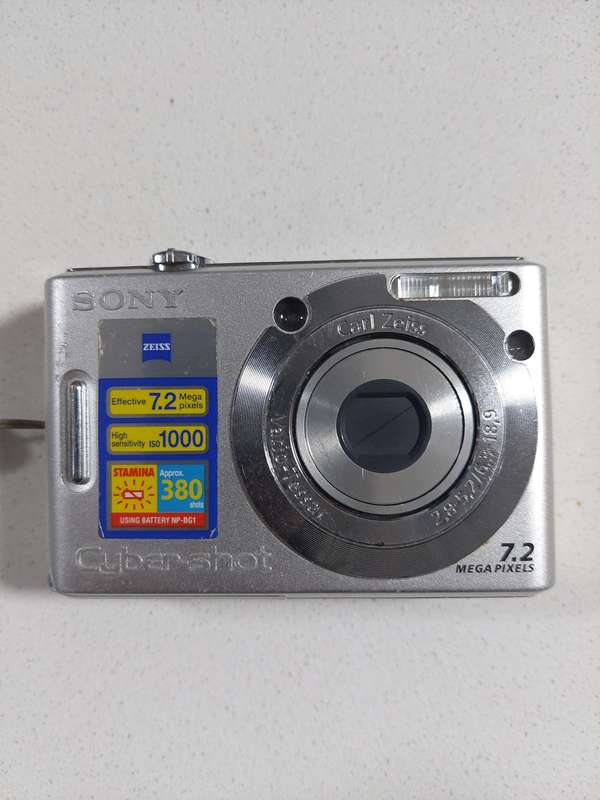 Sony Cybershot digital camera DSC-W35  (7.2 m/pixel, 3 x optical zoom, video mode)