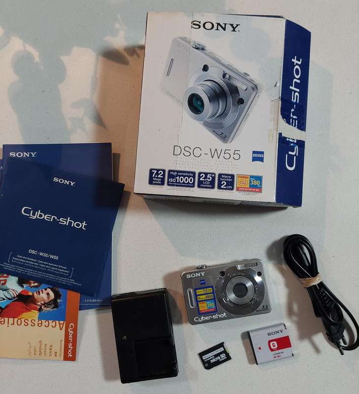 Sony Cybershot digital camera DSC-W55 (7.2 m/pixel, 3 x optical zoom, video recording)
