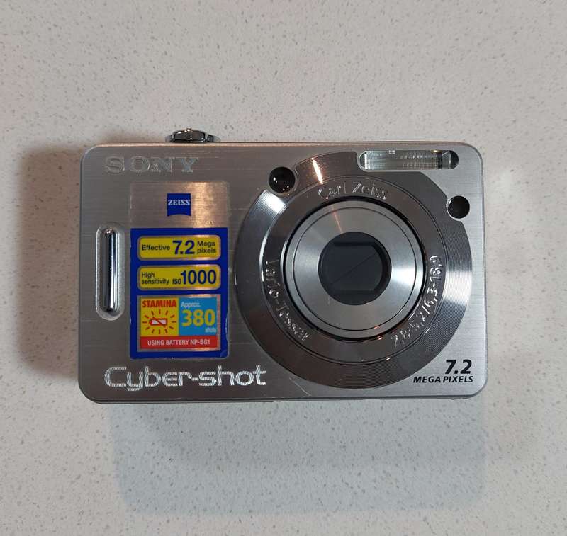 Sony Cybershot digital camera DSC-W55 (7.2 m/pixel, 3 x optical zoom, video recording)
