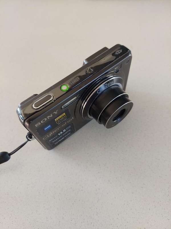 Sony Cybershot digital camera DSC-W300  (13.6 m/pixel, 3 x optical zoom, video recording etc)