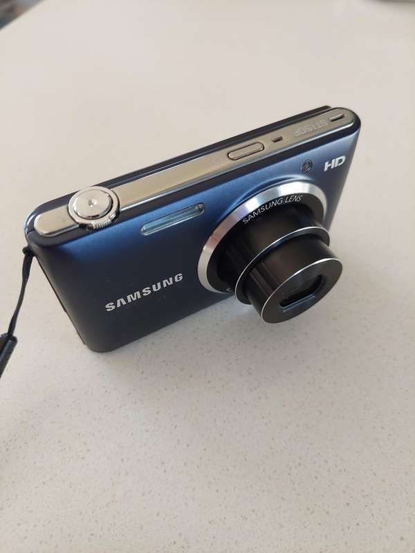 Samsung digital camera ST150F (16.2 m/pixel, 5 x optical zoom, wifi etc)