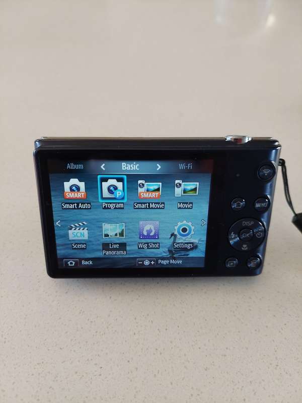 Samsung digital camera ST150F (16.2 m/pixel, 5 x optical zoom, wifi etc)