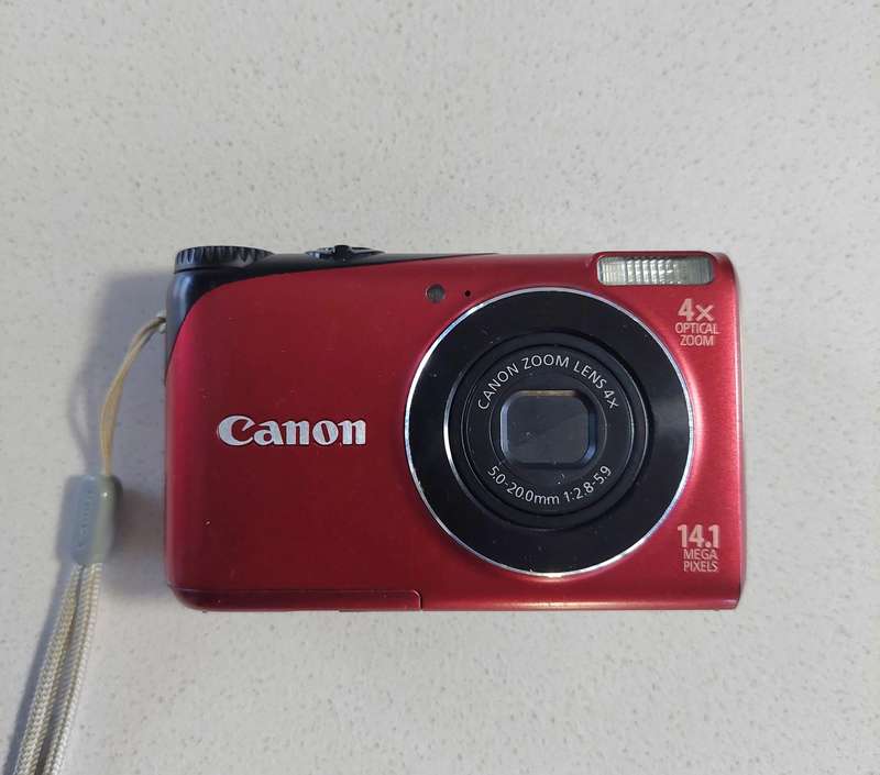 Canon PowerShot digital camera A2200 HD  (14.1 m/pixel, 4 x optical zoom, HD video recording)