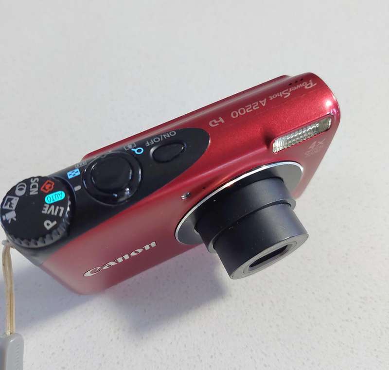 Canon PowerShot digital camera A2200 HD  (14.1 m/pixel, 4 x optical zoom, HD video recording)