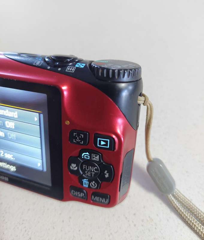 Canon PowerShot digital camera A2200 HD  (14.1 m/pixel, 4 x optical zoom, HD video recording)