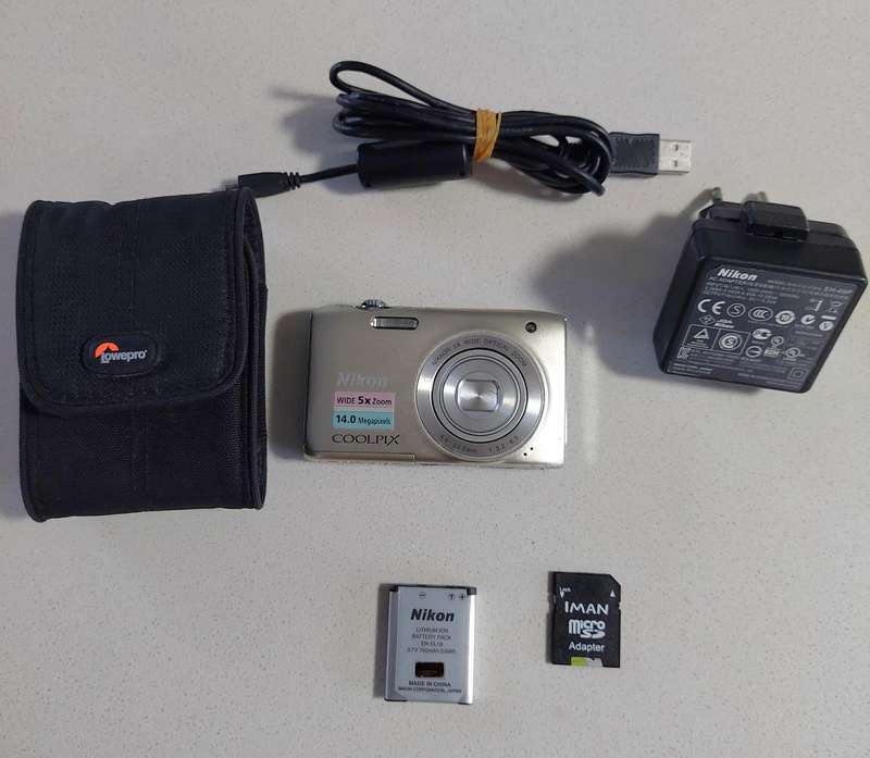 Nikon CoolPix digital camera S3100 (14 m/pixel, 5 x optical zoom, HD video recording)