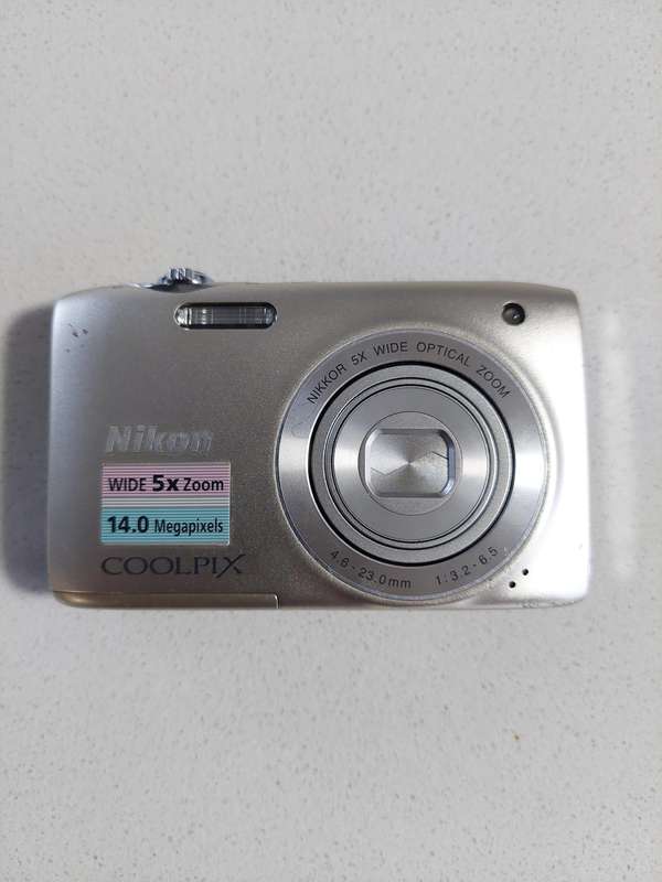 Nikon CoolPix digital camera S3100 (14 m/pixel, 5 x optical zoom, HD video recording)