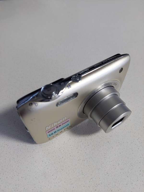 Nikon CoolPix digital camera S3100 (14 m/pixel, 5 x optical zoom, HD video recording)