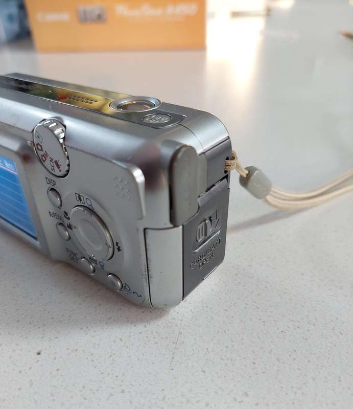 Canon PowerShot digital camera A450 (5 m/pixel, 3.2 optical zoom, video recording etc)