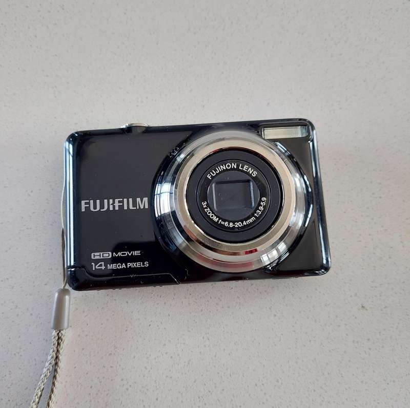 FujiFilm FinePix digital camera JV500