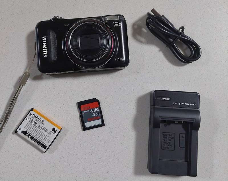 FujiFilm FinePix digital camera T300 (14 m/pixel, 10 x optical zoom, video recording etc)