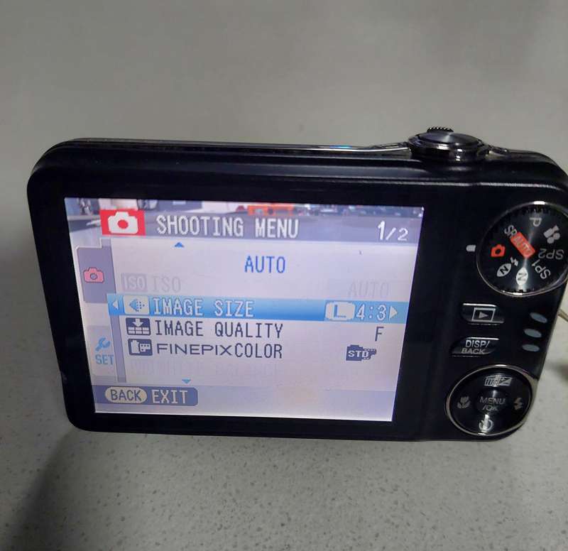 FujiFilm FinePix digital camera T300 (14 m/pixel, 10 x optical zoom, video recording etc)