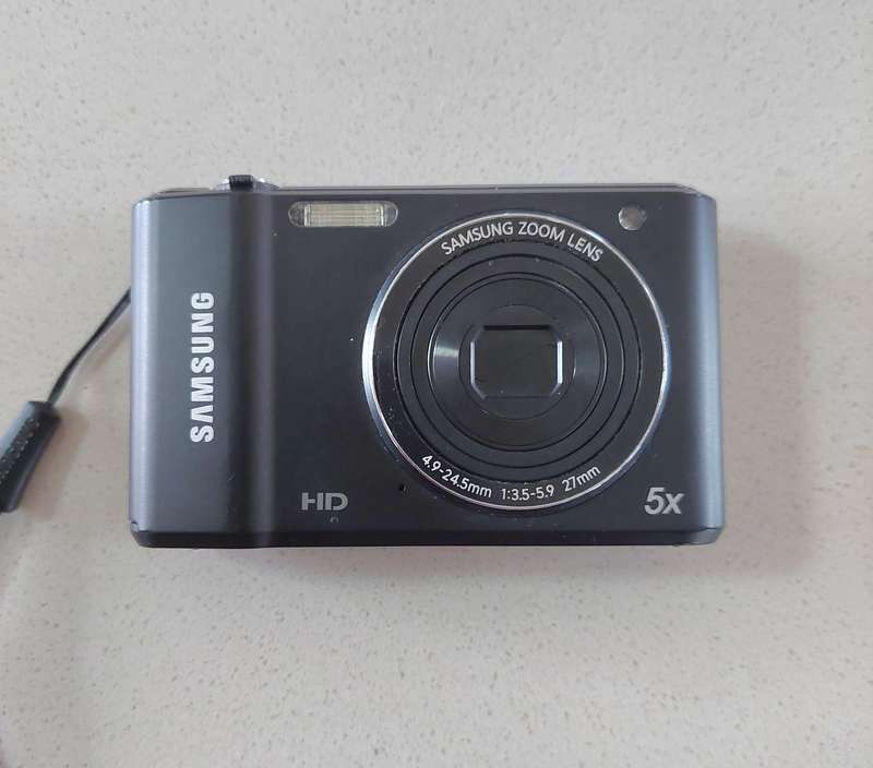 Samsung digital camera ES90  (14.2 m/pixel, 5 x optical zoom, HD video recording)
